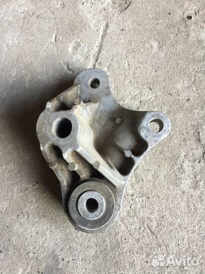 Кронштейн опоры МКПП ford focus 2