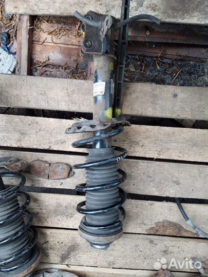 Стойка амортизатор Opel Astra H Zafira B