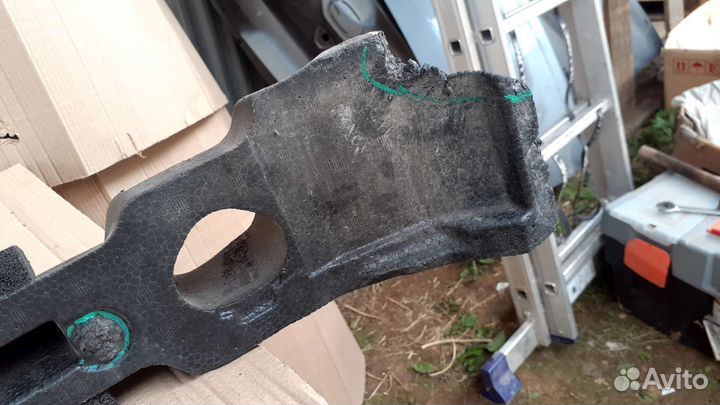 Абсорбер переднего бампера Toyota Rav4 (CA40)