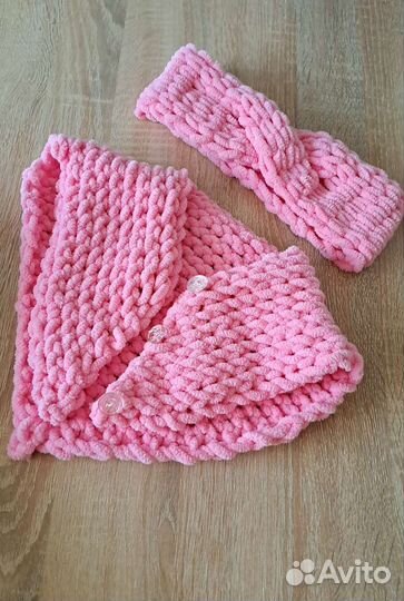 Манишка-уголок и повязка на голову