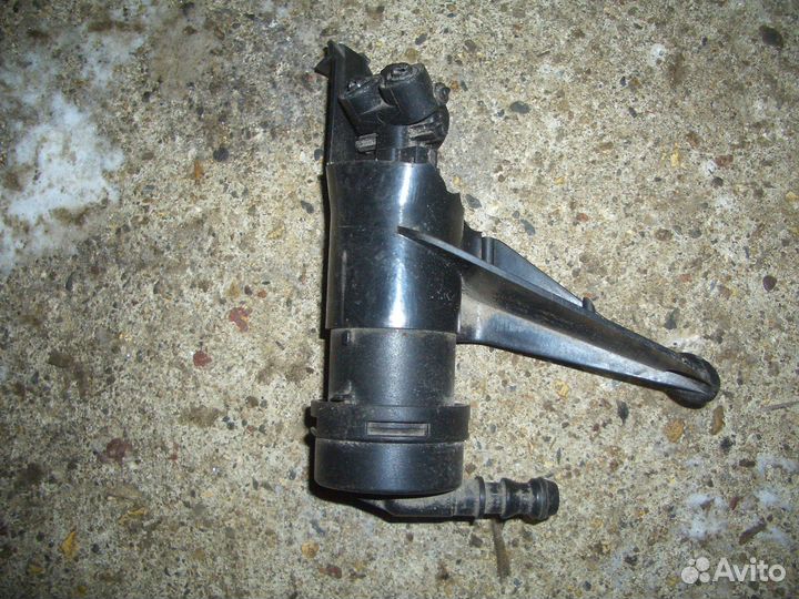 Омыватель фары правой ниссан Тиида с 07