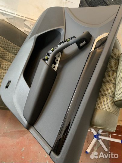 Обшивка двери Skoda octavia a7