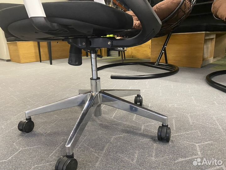 Офисное кресло