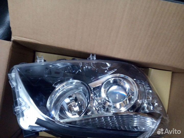 Фара правая toyota RAV4 черная