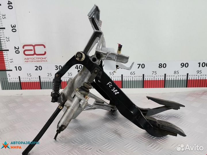 Педаль Audi 80 8A/B3 1990 8A1721115