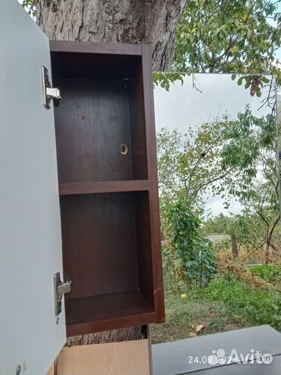 Шкафчик зеркало в ванную