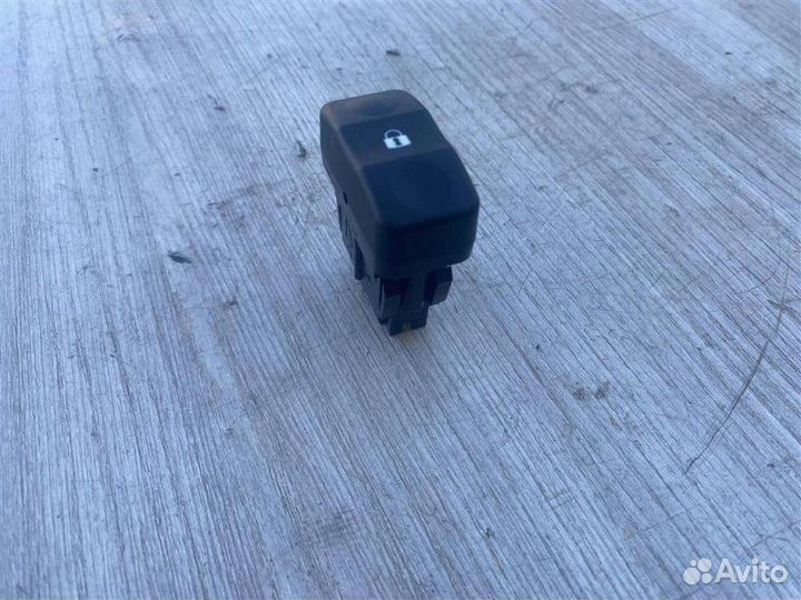 Кнопка центрального замка LADA Largus универсал 5