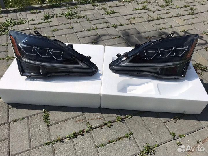 Lexus IS 2005-2013 Оптика передняя стиль LX Z6FN4