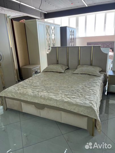 Спальный гарнитур