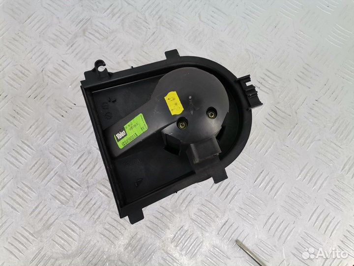 Моторчик печки для Volkswagen Passat 5 8D1819021A