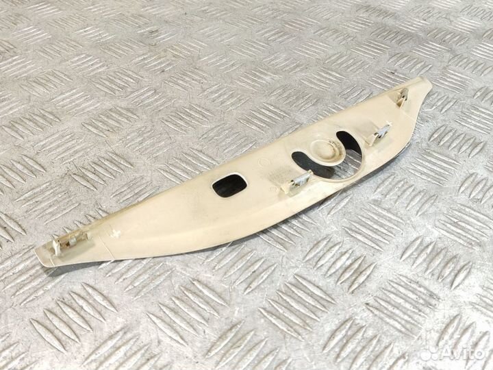 Обшивка крышки багажника Volkswagen Touareg 2002 2