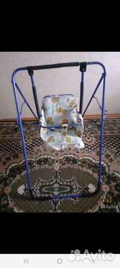 Детская кроватка с маятником