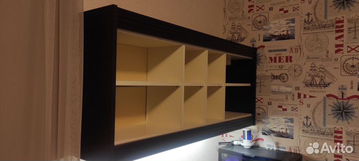 Компьютерный стол с полкой