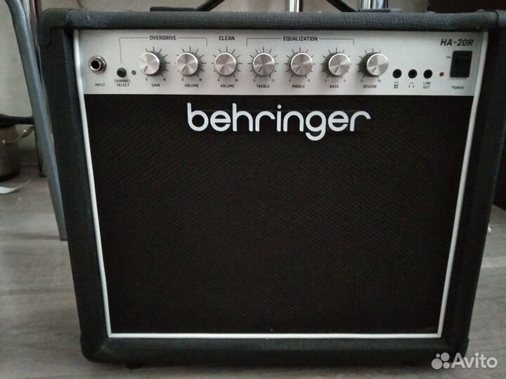 Комбоусилитель для электрогитары Behringer