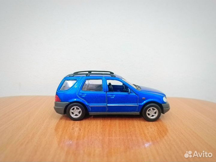 Mercedes-Benz ML 320 (масштабная модель 1/32)