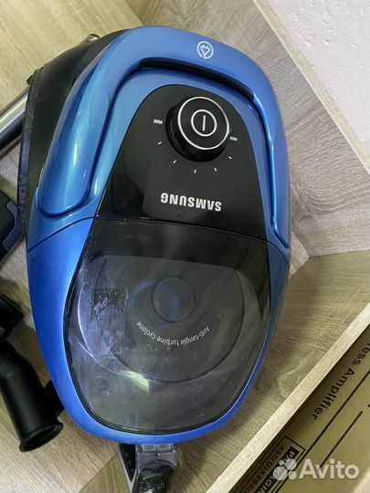 Пылесос с контейнером для пыли Samsung SC18M3120VU