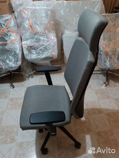 Офисное/компьютерное кресло с подголовником