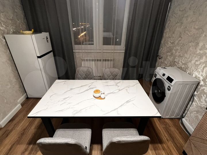 2-к. квартира, 76 м², 4/13 эт.