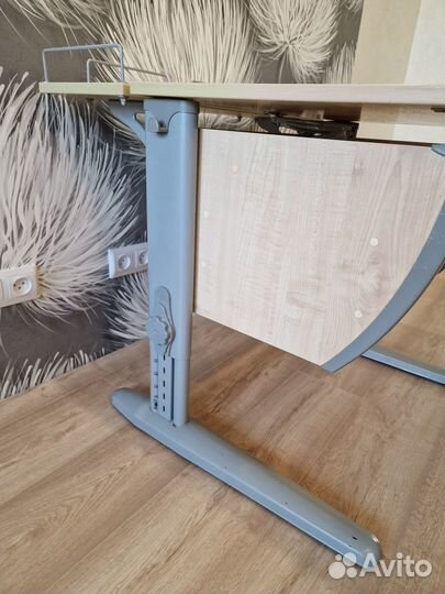 Детский письменный стол, парта