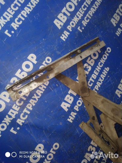 Передний левый стеклоподъемник Газ Волга 31105