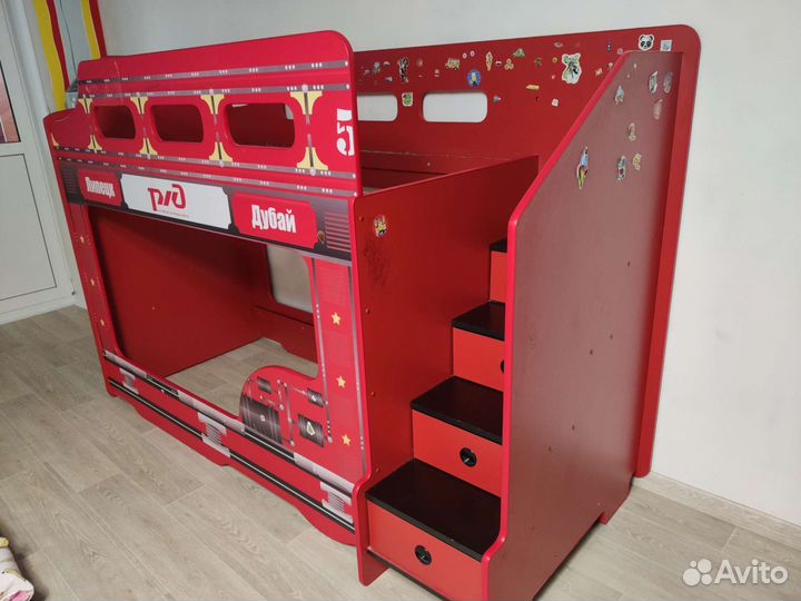 Двухярусная кровать 