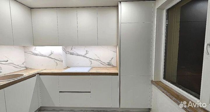 Кухня в потолок