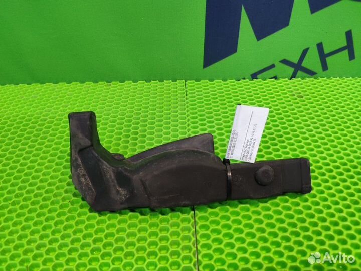 Уплотнитель капота правый Bmw 5 F10 N52B25 2010