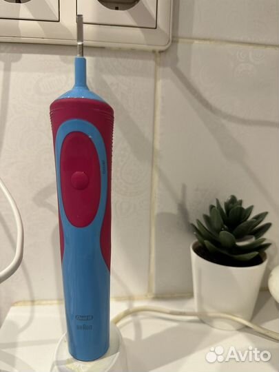 Электрическая зубная щетка oral b(2шт)