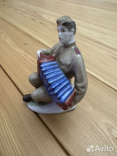 Статуэтка фарфора антикварная