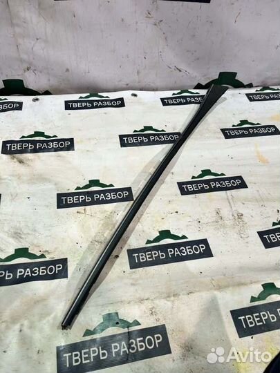 Молдинг стекла левый Hyundai Santa Fe DM 2.2 2013