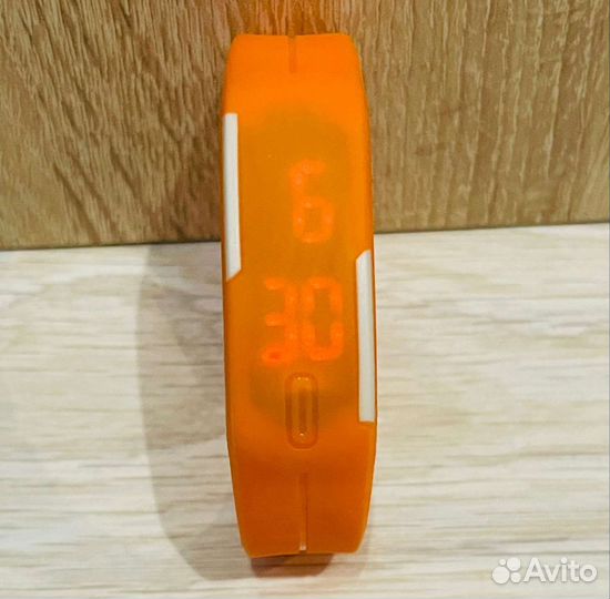 Часы противоударные электронные