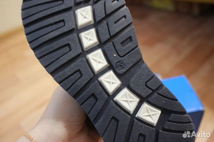 Сандали новые