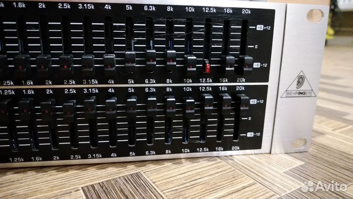 Графический эквалайзер Beringer GEQ3102