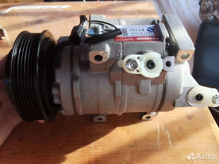 Компрессор кондиционера Subaru Tribeca B9