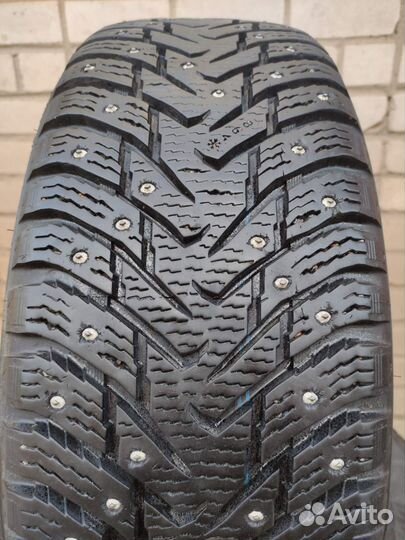 Nokian Tyres Hakkapeliitta 8 SUV 215/65 R16 102T