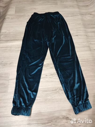 Женский костюм велюровый 42 (S)