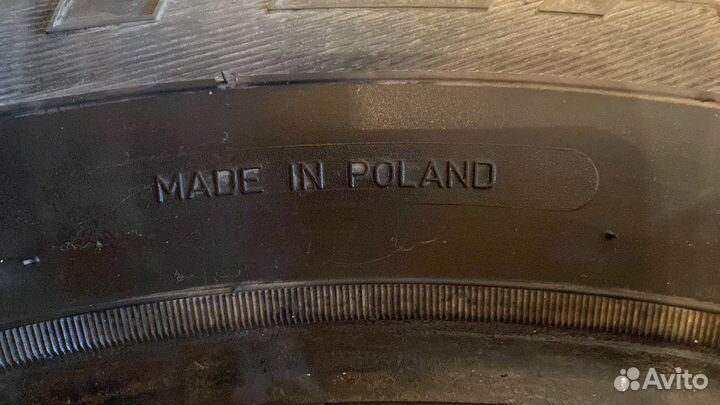 Goodyear UltraGrip 215/65 R16 98T