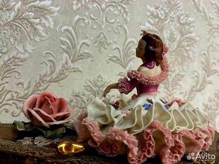 Фарфоровая статуэтка кружевной фарфор(Germany)