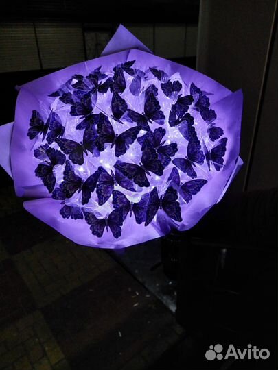 Светящийся букет из бабочек