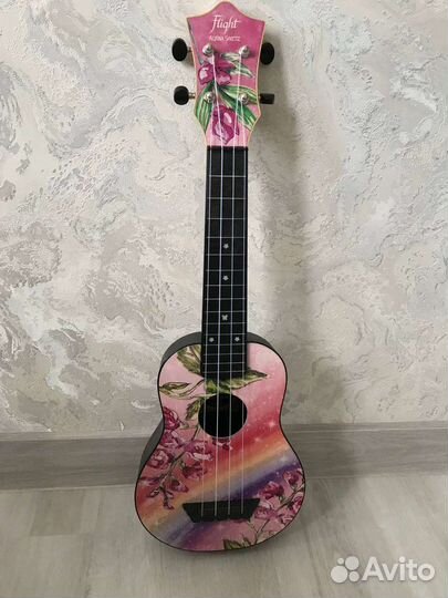Укулеле Алёна Швец c самоучителем и чехлом