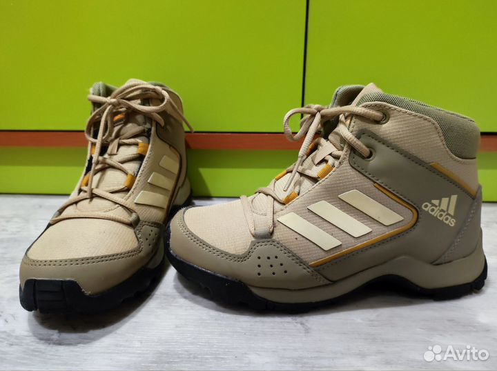 Adidas ботинки для мальчика, размер 33