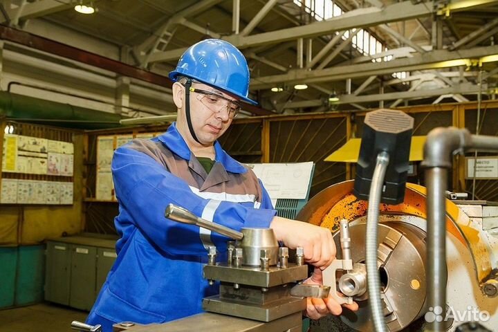 Токарь расточник на производство