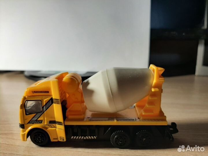 Машинка цементовоз