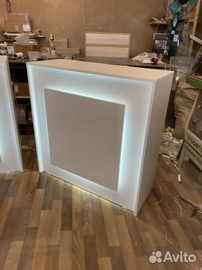 Стойка ресепшн