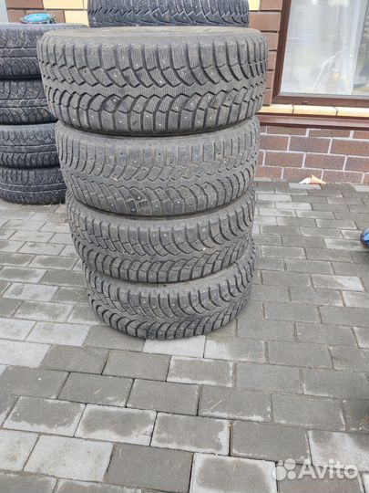 Bridgestone Blizzak Spike-01 215/60 R16 90P