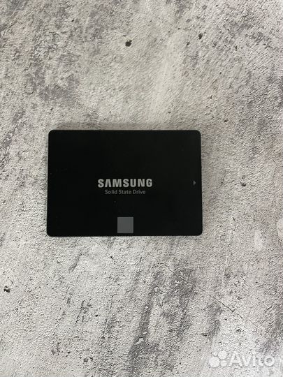 Ssd samsung 870 evo 500gb (не видит его)