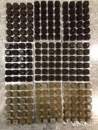 Мотыль и замороженный корм для рыб в блистерах