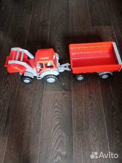 Трактор с прицепом