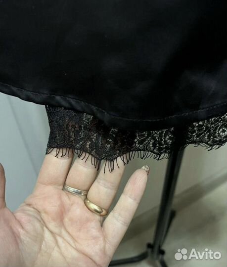 Шикарное вечернее атласное платье