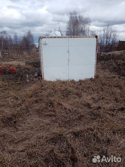 Будка на газон